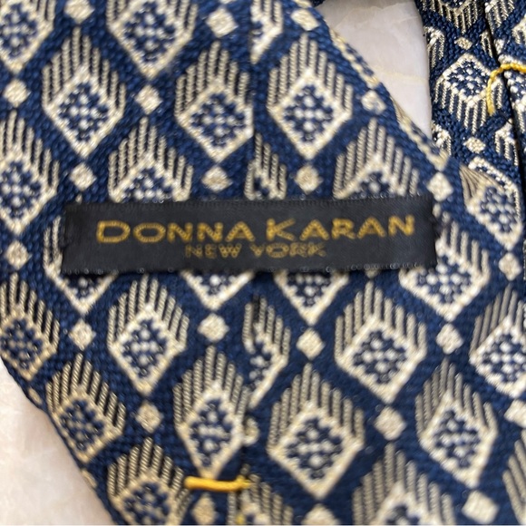 Donna Karan Silk Tie - Picture 3 of 5
